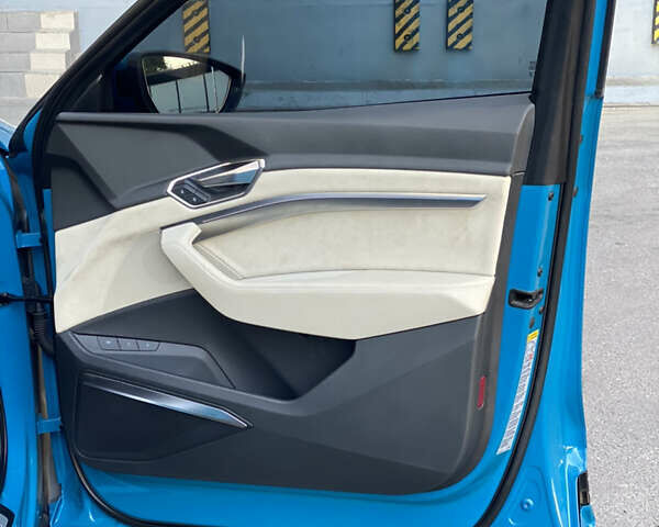 Синий Ауди E-Tron, объемом двигателя 0 л и пробегом 114 тыс. км за 35300 $, фото 14 на Automoto.ua