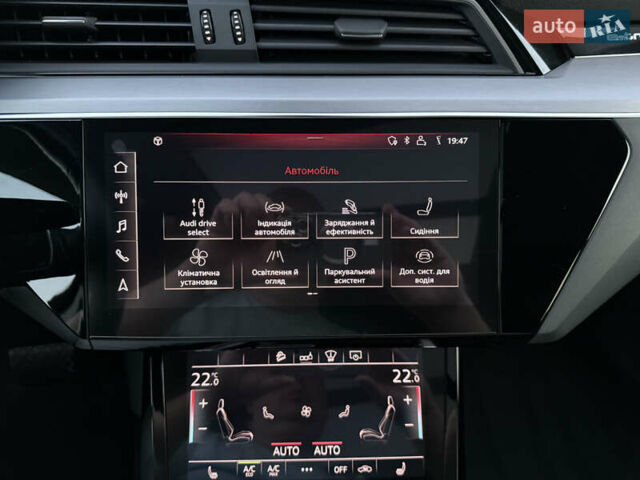 Ауди E-Tron 2019 в Хмельницком на Automoto.ua Синий Ауди E-Tron, объемом двигателя 0 л и пробегом 77 тыс. км за 32527 $, фото 93 на Automoto.ua