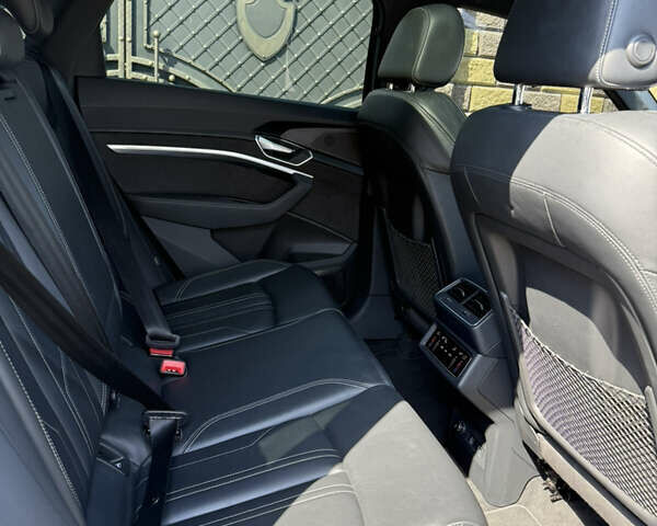 Синий Ауди E-Tron, объемом двигателя 0 л и пробегом 144 тыс. км за 28200 $, фото 14 на Automoto.ua