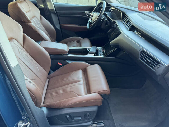 Синій Ауді E-Tron, об'ємом двигуна 0 л та пробігом 226 тис. км за 22999 $, фото 24 на Automoto.ua