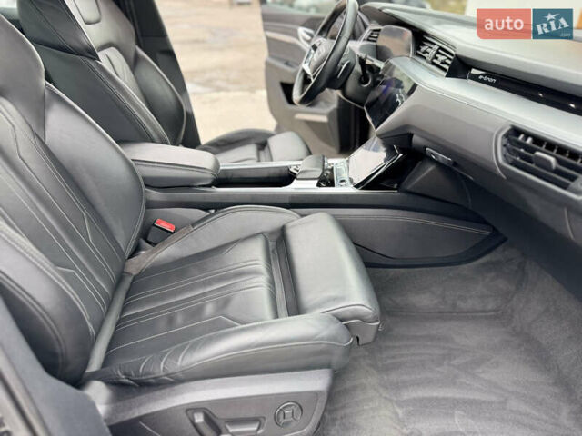 Синий Ауди E-Tron, объемом двигателя 0 л и пробегом 139 тыс. км за 24990 $, фото 33 на Automoto.ua