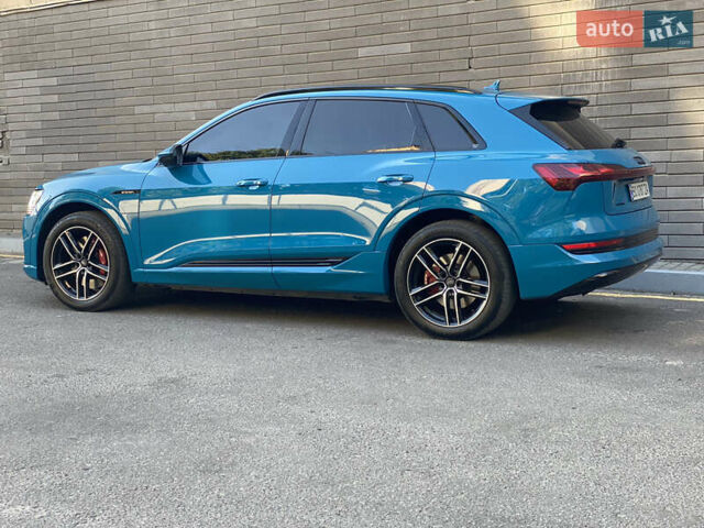 Синий Ауди E-Tron, объемом двигателя 0 л и пробегом 114 тыс. км за 35300 $, фото 4 на Automoto.ua