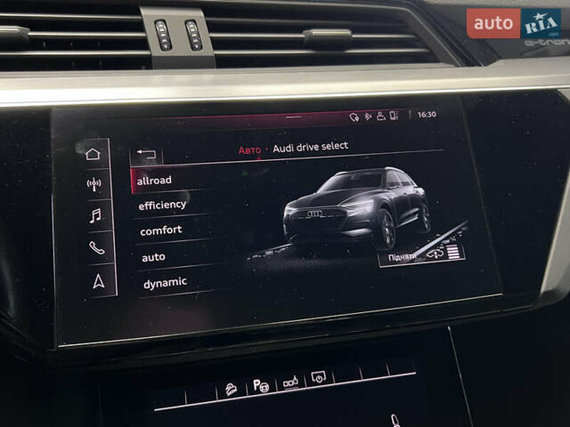 Синий Ауди E-Tron, объемом двигателя 0 л и пробегом 299 тыс. км за 23490 $, фото 50 на Automoto.ua