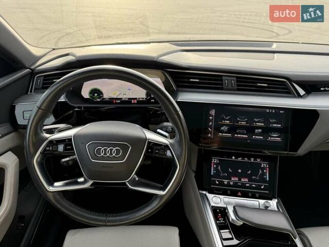 Синий Ауди E-Tron, объемом двигателя 0 л и пробегом 98 тыс. км за 30500 $, фото 40 на Automoto.ua