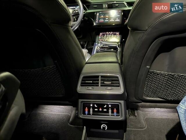 Синий Ауди E-Tron, объемом двигателя 0 л и пробегом 57 тыс. км за 28700 $, фото 24 на Automoto.ua