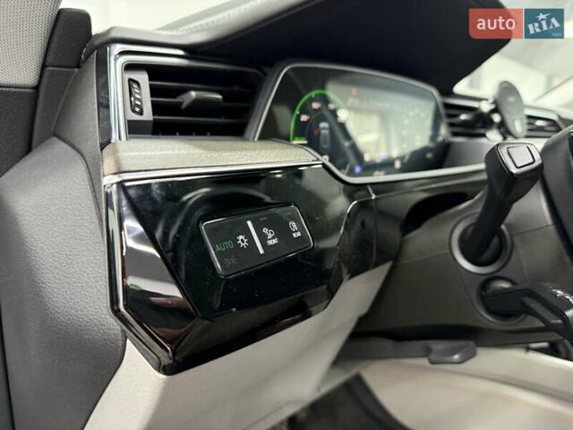 Синій Ауді E-Tron, об'ємом двигуна 0 л та пробігом 113 тис. км за 33000 $, фото 11 на Automoto.ua