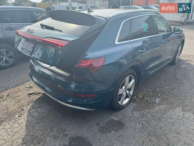 Синий Ауди E-Tron, объемом двигателя 0 л и пробегом 173 тыс. км за 30500 $, фото 16 на Automoto.ua