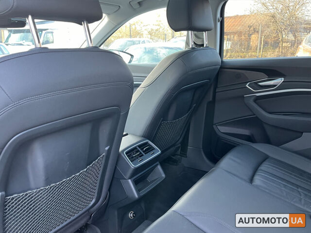 Синий Ауди E-Tron, объемом двигателя 71 л и пробегом 139 тыс. км за 27000 $, фото 11 на Automoto.ua