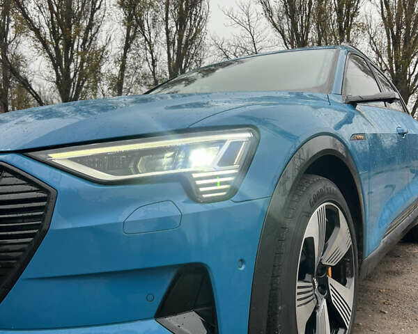Синий Ауди E-Tron, объемом двигателя 0 л и пробегом 150 тыс. км за 28500 $, фото 2 на Automoto.ua