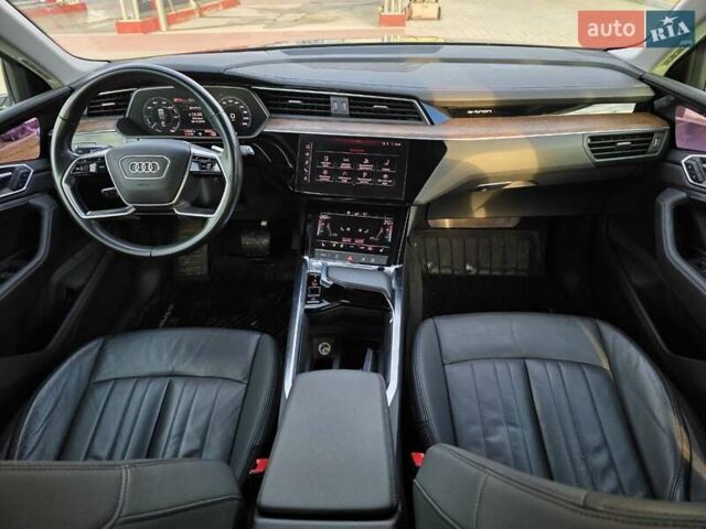 Ауди E-Tron 2019 в Тернополе на Automoto.ua Синий Ауди E-Tron, объемом двигателя 0 л и пробегом 119 тыс. км за 29499 $, фото 43 на Automoto.ua
