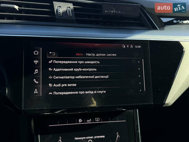 Синий Ауди E-Tron, объемом двигателя 0 л и пробегом 133 тыс. км за 23900 $, фото 81 на Automoto.ua