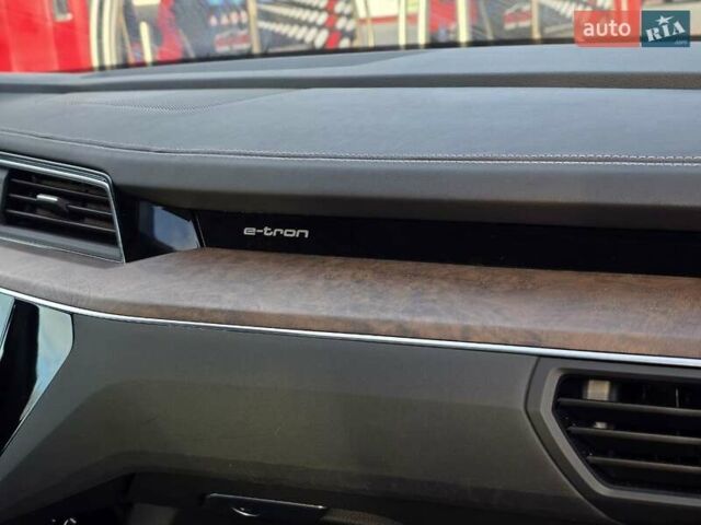 Ауди E-Tron 2019 в Тернополе на Automoto.ua Синий Ауди E-Tron, объемом двигателя 0 л и пробегом 119 тыс. км за 29499 $, фото 50 на Automoto.ua
