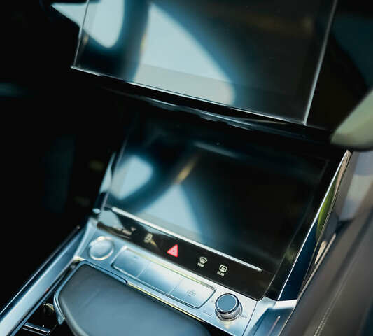 Синий Ауди E-Tron, объемом двигателя 0 л и пробегом 109 тыс. км за 31400 $, фото 37 на Automoto.ua