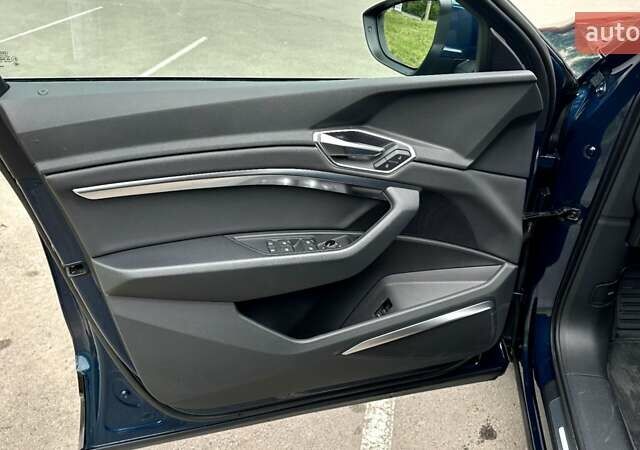 Синий Ауди E-Tron, объемом двигателя 0 л и пробегом 86 тыс. км за 34000 $, фото 3 на Automoto.ua