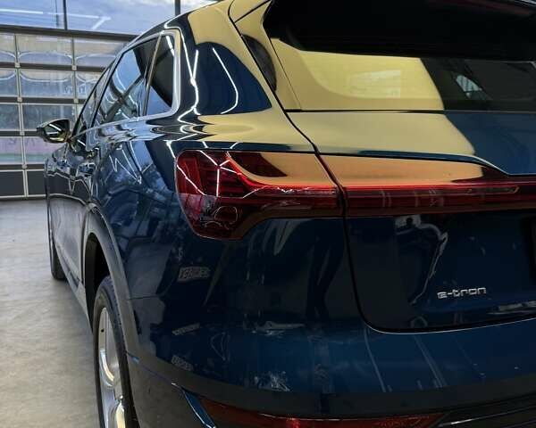 Синий Ауди E-Tron, объемом двигателя 0 л и пробегом 67 тыс. км за 30900 $, фото 29 на Automoto.ua