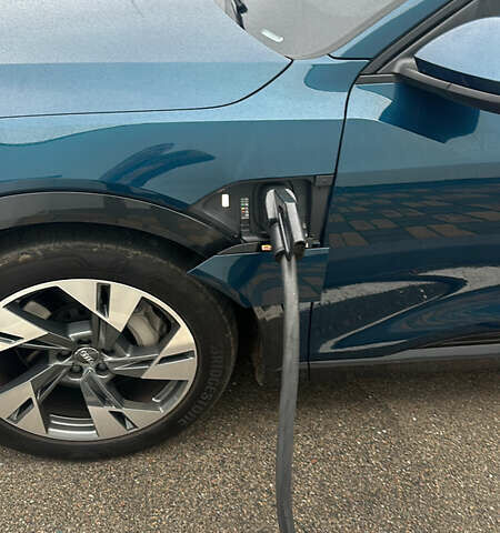 Ауді E-Tron 2019 у Харкові на Automoto.ua Синій Ауді E-Tron, об'ємом двигуна 0 л та пробігом 84 тис. км за 30500 $, фото 3 на Automoto.ua