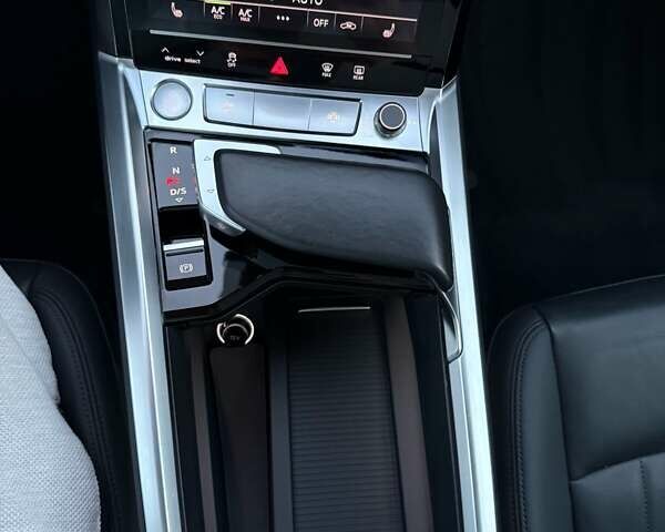 Ауди E-Tron 2019 в Хмельницком на Automoto.ua Синий Ауди E-Tron, объемом двигателя 0 л и пробегом 77 тыс. км за 32527 $, фото 86 на Automoto.ua