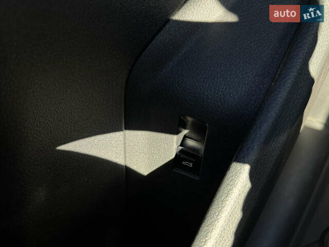 Синий Ауди E-Tron, объемом двигателя 0 л и пробегом 133 тыс. км за 23900 $, фото 64 на Automoto.ua