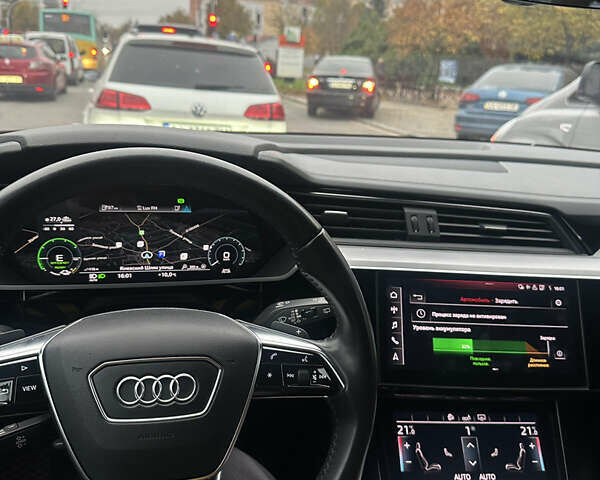 Ауді E-Tron 2019 у Харкові на Automoto.ua Синій Ауді E-Tron, об'ємом двигуна 0 л та пробігом 84 тис. км за 30500 $, фото 4 на Automoto.ua