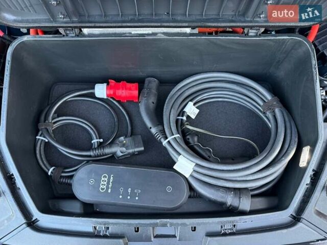 Синий Ауди E-Tron, объемом двигателя 0 л и пробегом 80 тыс. км за 33000 $, фото 106 на Automoto.ua