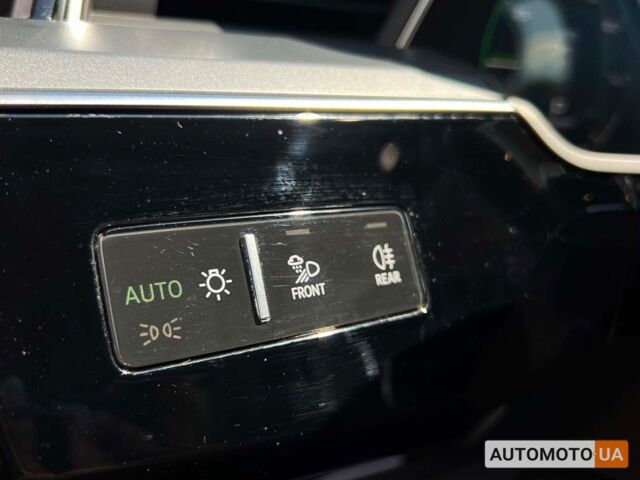 Синий Ауди E-Tron, объемом двигателя 95 л и пробегом 118 тыс. км за 35800 $, фото 11 на Automoto.ua