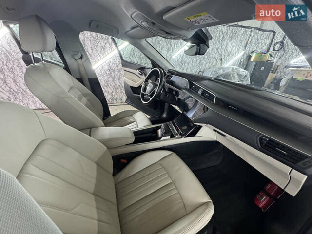 Синий Ауди E-Tron, объемом двигателя 0 л и пробегом 135 тыс. км за 26400 $, фото 10 на Automoto.ua