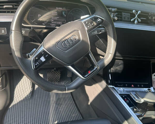 Синий Ауди E-Tron, объемом двигателя 0 л и пробегом 112 тыс. км за 29500 $, фото 14 на Automoto.ua