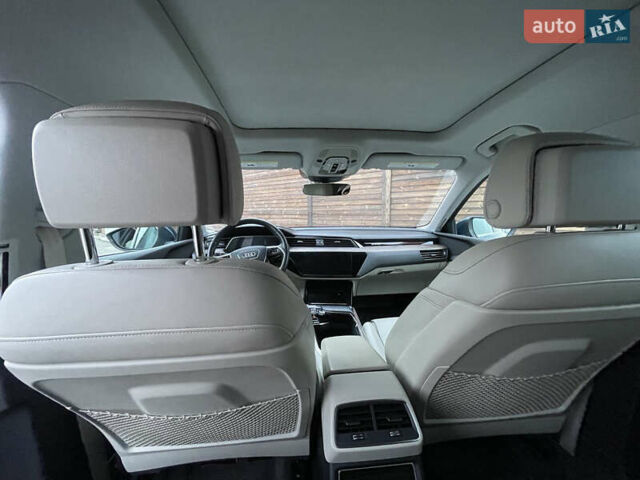 Синий Ауди E-Tron, объемом двигателя 0 л и пробегом 173 тыс. км за 30500 $, фото 8 на Automoto.ua