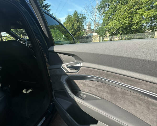 Синий Ауди E-Tron, объемом двигателя 0 л и пробегом 112 тыс. км за 29500 $, фото 37 на Automoto.ua