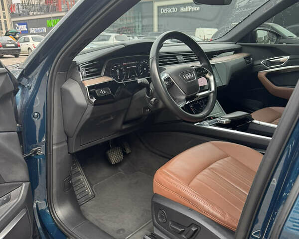 Синий Ауди E-Tron, объемом двигателя 0 л и пробегом 85 тыс. км за 31690 $, фото 7 на Automoto.ua