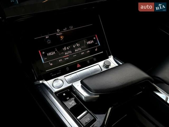 Синий Ауди E-Tron, объемом двигателя 0 л и пробегом 119 тыс. км за 29990 $, фото 50 на Automoto.ua