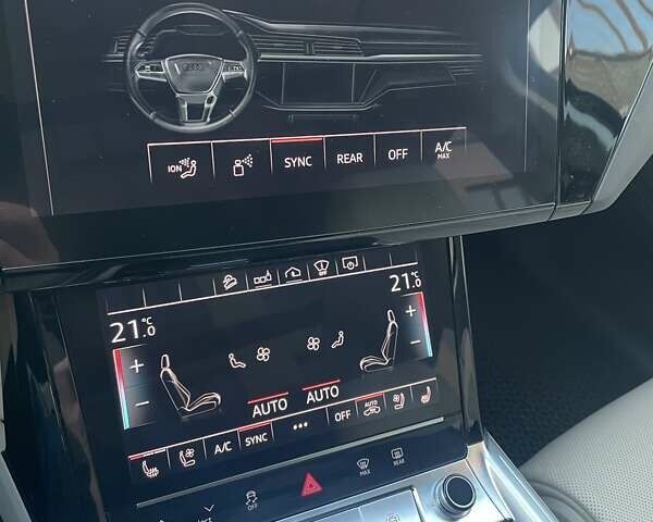 Синій Ауді E-Tron, об'ємом двигуна 0 л та пробігом 30 тис. км за 29900 $, фото 4 на Automoto.ua