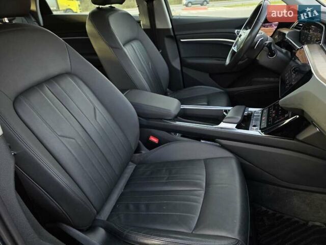 Ауди E-Tron 2019 в Тернополе на Automoto.ua Синий Ауди E-Tron, объемом двигателя 0 л и пробегом 119 тыс. км за 29499 $, фото 48 на Automoto.ua