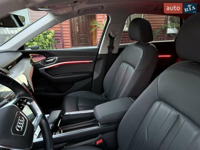 Ауди E-Tron 2019 в Хмельницком на Automoto.ua Синий Ауди E-Tron, объемом двигателя 0 л и пробегом 77 тыс. км за 32527 $, фото 102 на Automoto.ua