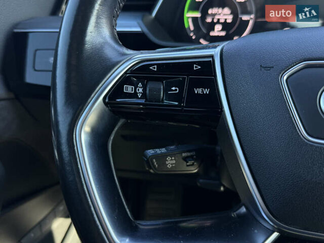 Синий Ауди E-Tron, объемом двигателя 0 л и пробегом 133 тыс. км за 23900 $, фото 56 на Automoto.ua