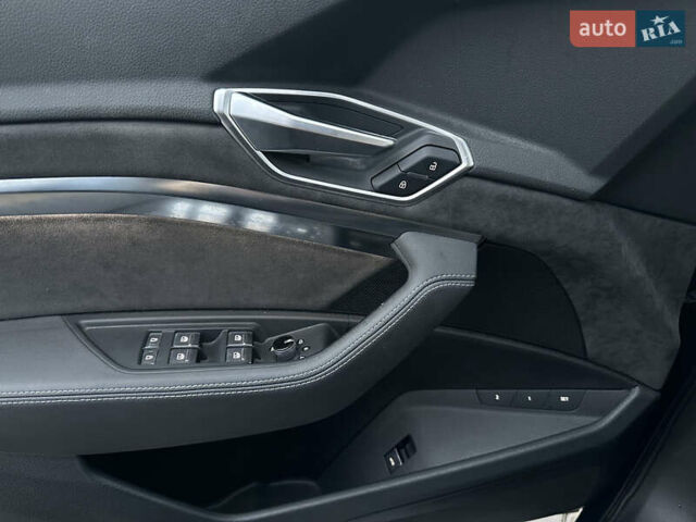 Синий Ауди E-Tron, объемом двигателя 0 л и пробегом 122 тыс. км за 28900 $, фото 8 на Automoto.ua