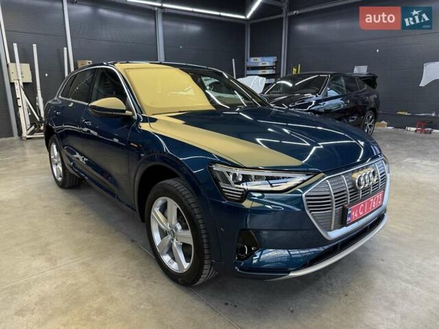 Синий Ауди E-Tron, объемом двигателя 0 л и пробегом 67 тыс. км за 30900 $, фото 2 на Automoto.ua