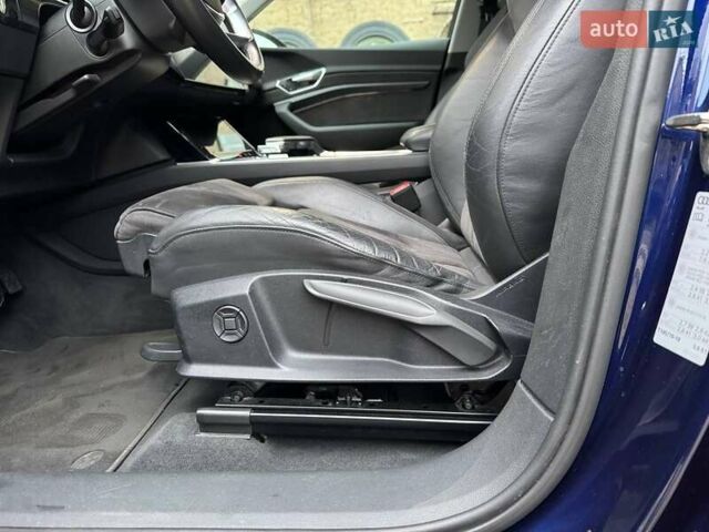 Синий Ауди E-Tron, объемом двигателя 0 л и пробегом 57 тыс. км за 28700 $, фото 12 на Automoto.ua
