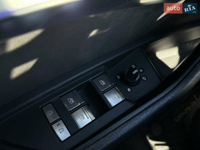 Синий Ауди E-Tron, объемом двигателя 0 л и пробегом 133 тыс. км за 23900 $, фото 62 на Automoto.ua