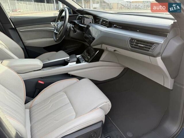 Синий Ауди E-Tron, объемом двигателя 0 л и пробегом 98 тыс. км за 30500 $, фото 33 на Automoto.ua