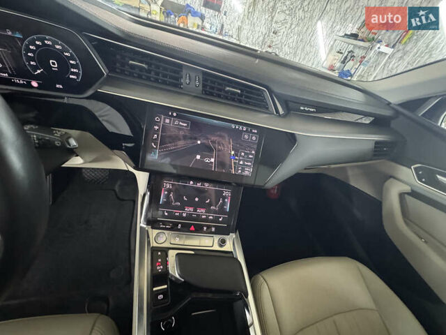 Синий Ауди E-Tron, объемом двигателя 0 л и пробегом 135 тыс. км за 26400 $, фото 3 на Automoto.ua