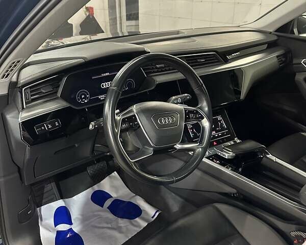 Ауді E-Tron 2019 у Тернополі на Automoto.ua Синій Ауді E-Tron, об'ємом двигуна 0 л та пробігом 200 тис. км за 21700 $, фото 40 на Automoto.ua