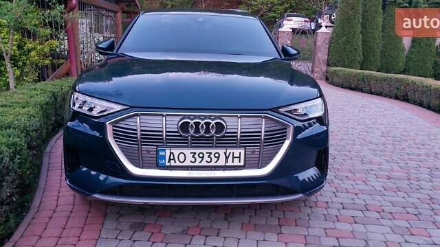 Синий Ауди E-Tron, объемом двигателя 0 л и пробегом 145 тыс. км за 25500 $, фото 8 на Automoto.ua