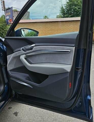 Синий Ауди E-Tron, объемом двигателя 0 л и пробегом 102 тыс. км за 33700 $, фото 53 на Automoto.ua