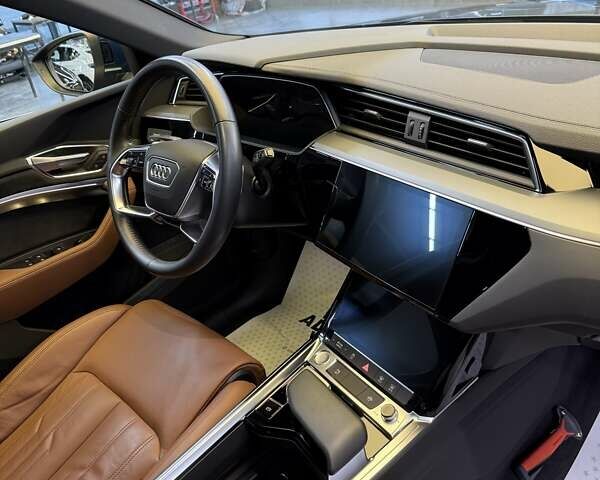 Синий Ауди E-Tron, объемом двигателя 0 л и пробегом 67 тыс. км за 30900 $, фото 20 на Automoto.ua