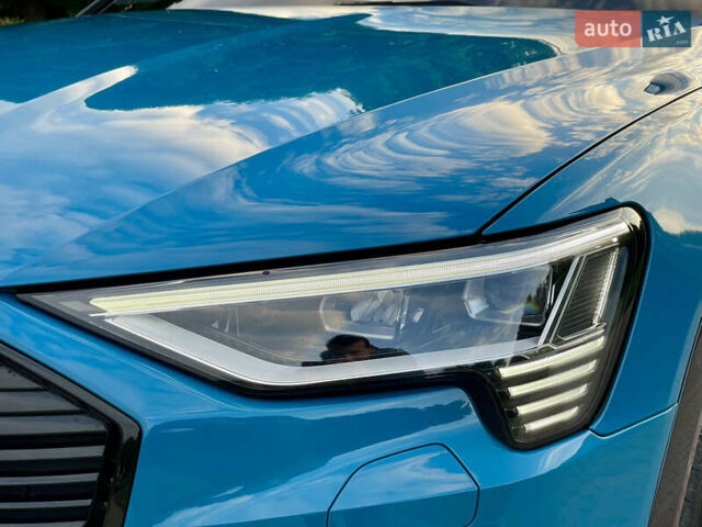 Синий Ауди E-Tron, объемом двигателя 0 л и пробегом 49 тыс. км за 35490 $, фото 3 на Automoto.ua
