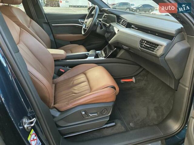 Синій Ауді E-Tron, об'ємом двигуна 0 л та пробігом 67 тис. км за 29799 $, фото 12 на Automoto.ua