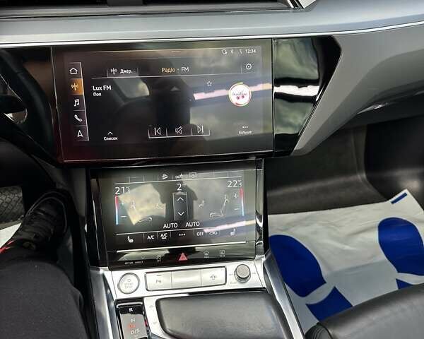 Ауді E-Tron 2019 у Тернополі на Automoto.ua Синій Ауді E-Tron, об'ємом двигуна 0 л та пробігом 200 тис. км за 21700 $, фото 29 на Automoto.ua