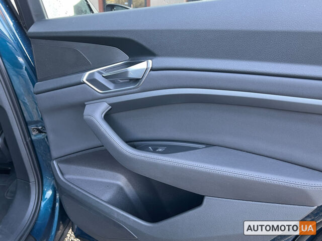 Синий Ауди E-Tron, объемом двигателя 71 л и пробегом 139 тыс. км за 27000 $, фото 19 на Automoto.ua