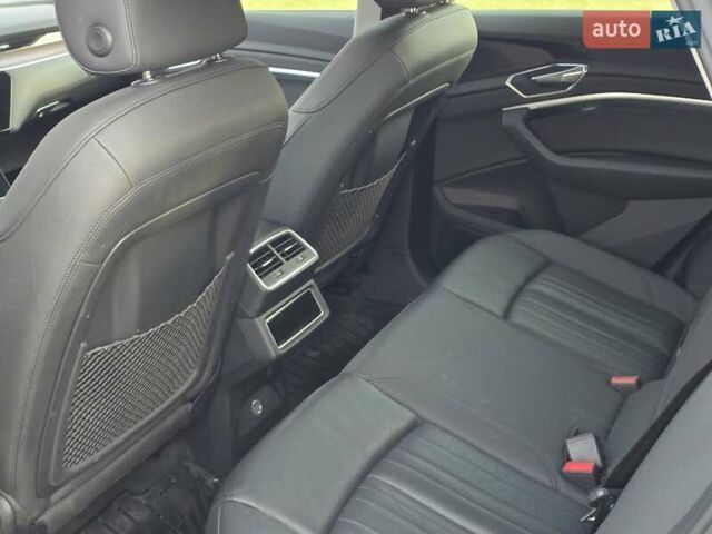 Ауди E-Tron 2019 в Тернополе на Automoto.ua Синий Ауди E-Tron, объемом двигателя 0 л и пробегом 119 тыс. км за 29499 $, фото 37 на Automoto.ua